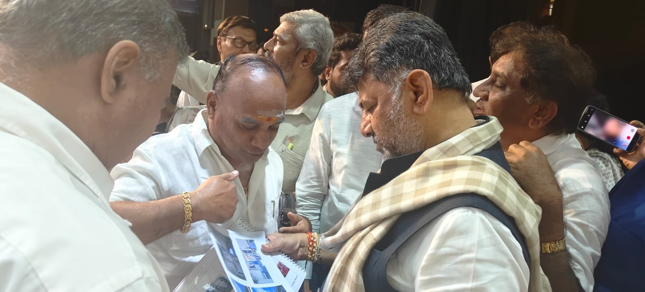 WEPPIA representatives handing over a letter to Deputy CM D K Shivakumar